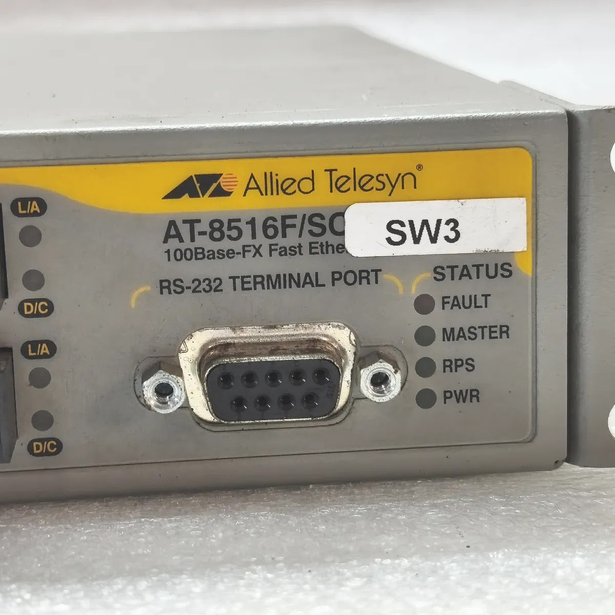 ALLIED TELESIS AT-8516F/SC 100Base-FX Fast Ethernet Switch RS-232 Terminal Port