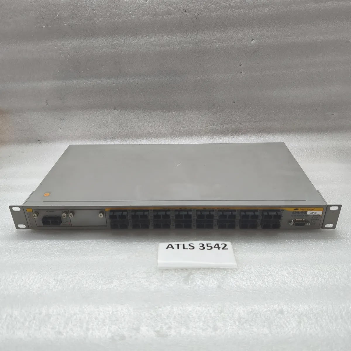 ALLIED TELESIS AT-8516F/SC 100Base-FX Fast Ethernet Switch RS-232 Terminal Port