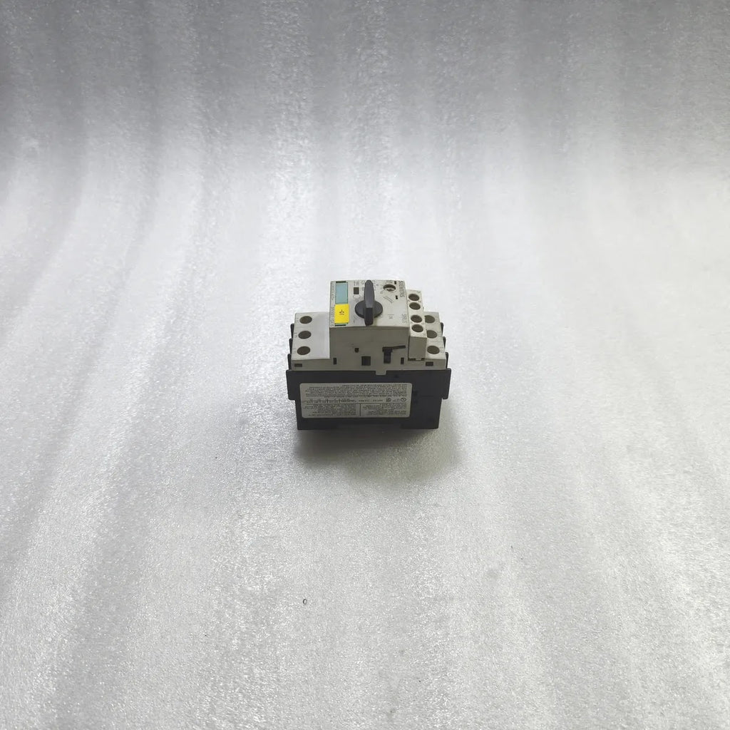 SIEMENS 3RV1021-1GA15 SIRIUS Motor Starter Protector 4.5-6.3A 690V 100kA CLASS