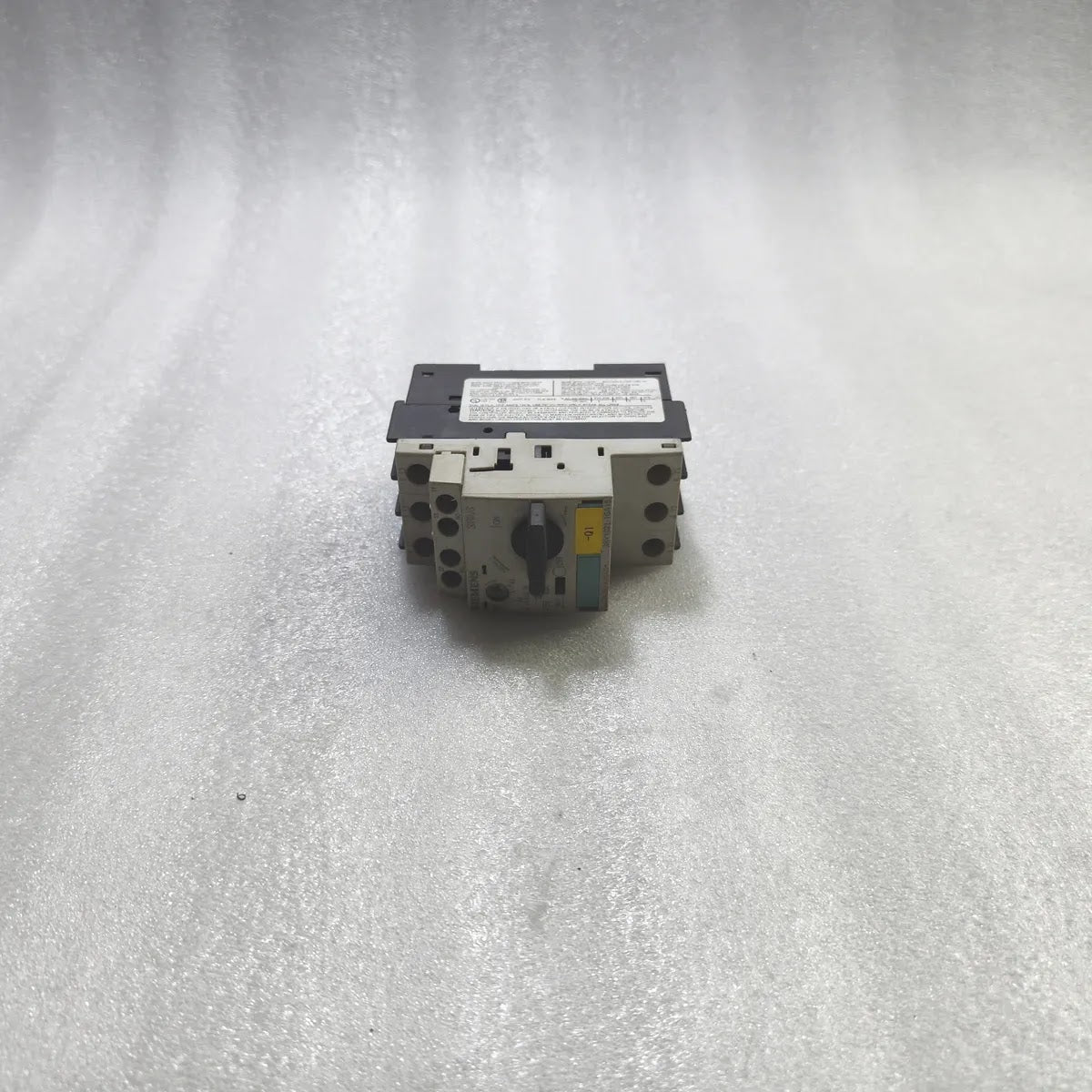 SIEMENS 3RV1021-1GA15 SIRIUS Motor Starter Protector 4.5-6.3A 690V 100kA CLASS