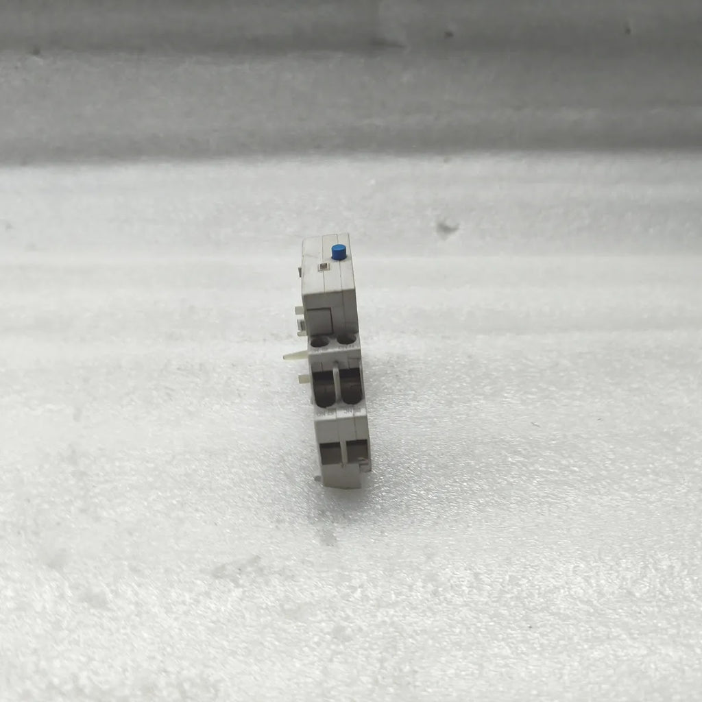 SIEMENS 3RV1921-1M Auxiliary Contact Block 10A/Ui 690V IeAC-12 10A DC-13 AC-15