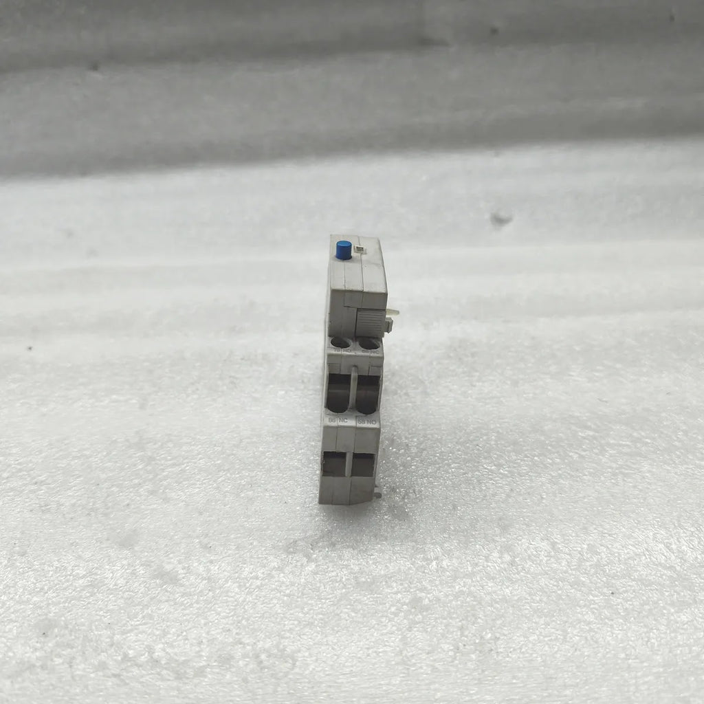 SIEMENS 3RV1921-1M Auxiliary Contact Block 10A/Ui 690V IeAC-12 10A DC-13 AC-15