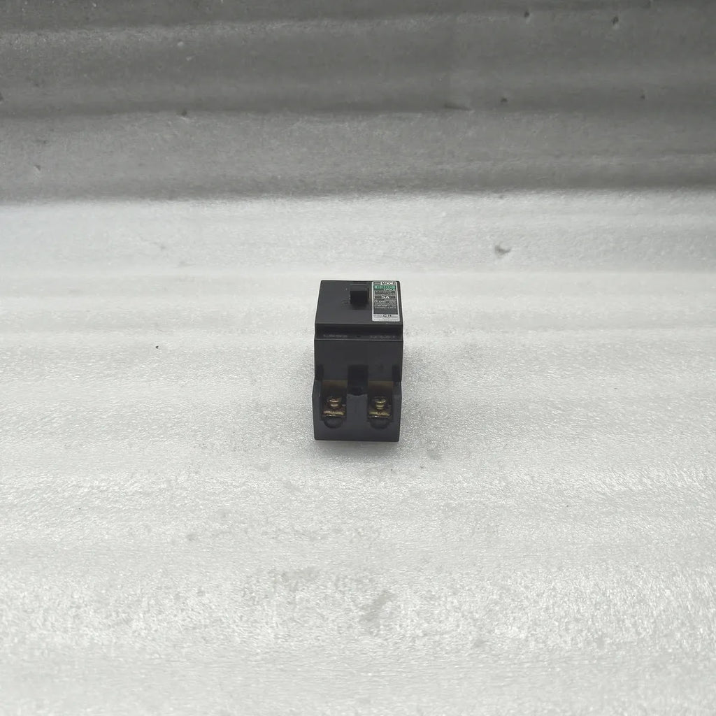 TOSHIBA E30C MCCB 2-POLE 5A 220VAC 2.5kA Molded Case Circuit Breaker