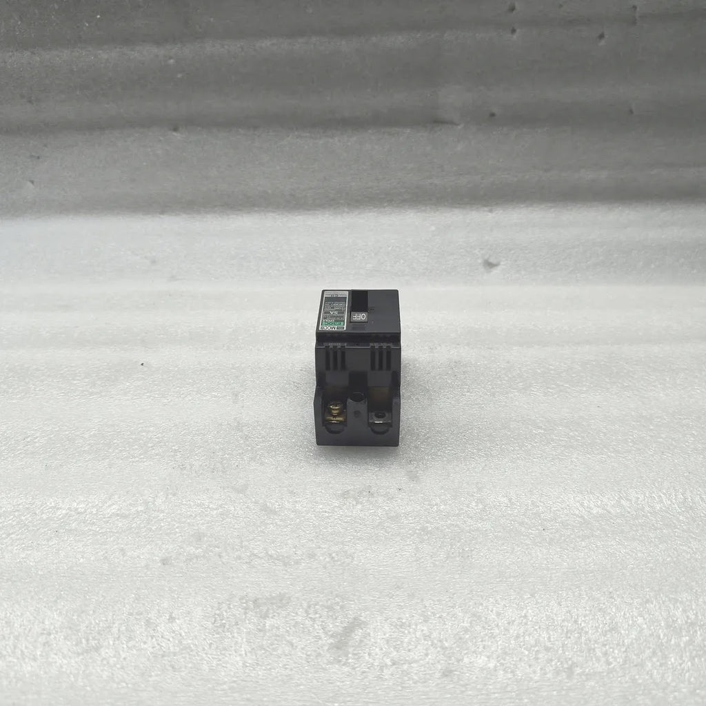 TOSHIBA E30C MCCB 2-POLE 5A 220VAC 2.5kA Molded Case Circuit Breaker