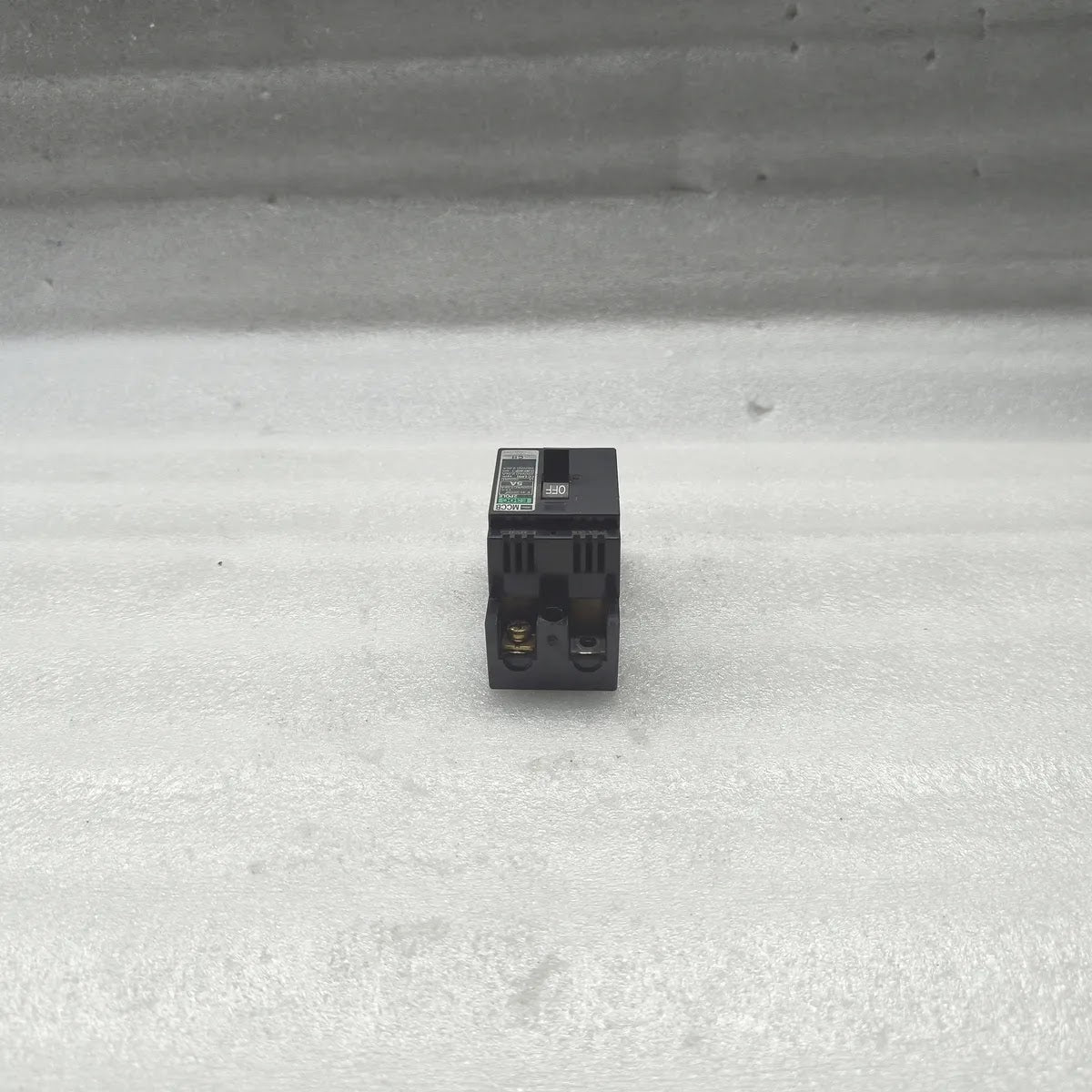 TOSHIBA E30C MCCB 2-POLE 5A 220VAC 2.5kA Molded Case Circuit Breaker