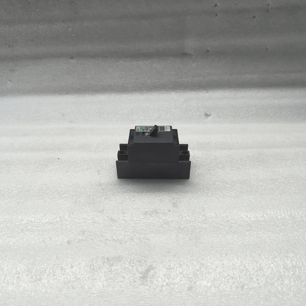 TOSHIBA E30C MCCB 2-POLE 5A 220VAC 2.5kA Molded Case Circuit Breaker
