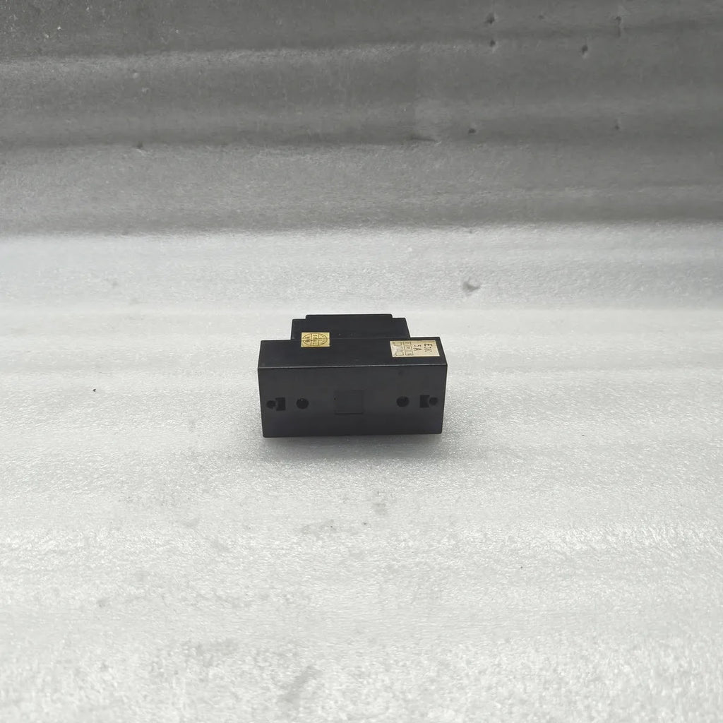 TOSHIBA E30C MCCB 2-POLE 5A 220VAC 2.5kA Molded Case Circuit Breaker