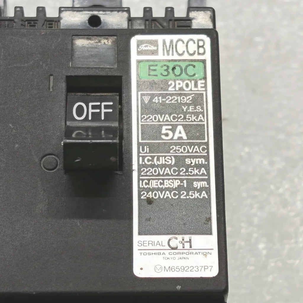 TOSHIBA E30C MCCB 2-POLE 5A 220VAC 2.5kA Molded Case Circuit Breaker