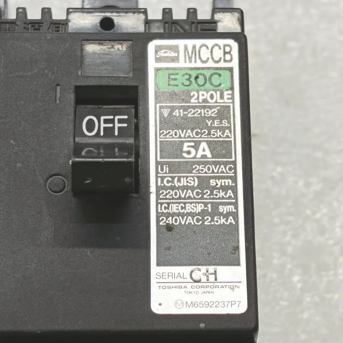 TOSHIBA E30C MCCB 2-POLE 5A 220VAC 2.5kA Molded Case Circuit Breaker