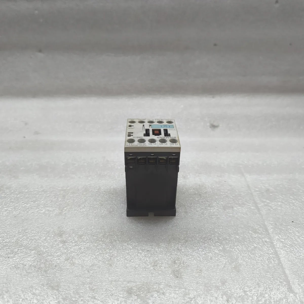 SIEMENS SIRIUS 3RH1122-1AP00 CONTACTOR RELAY 10A 690V 230V 50/60Hz 2NO 2NC