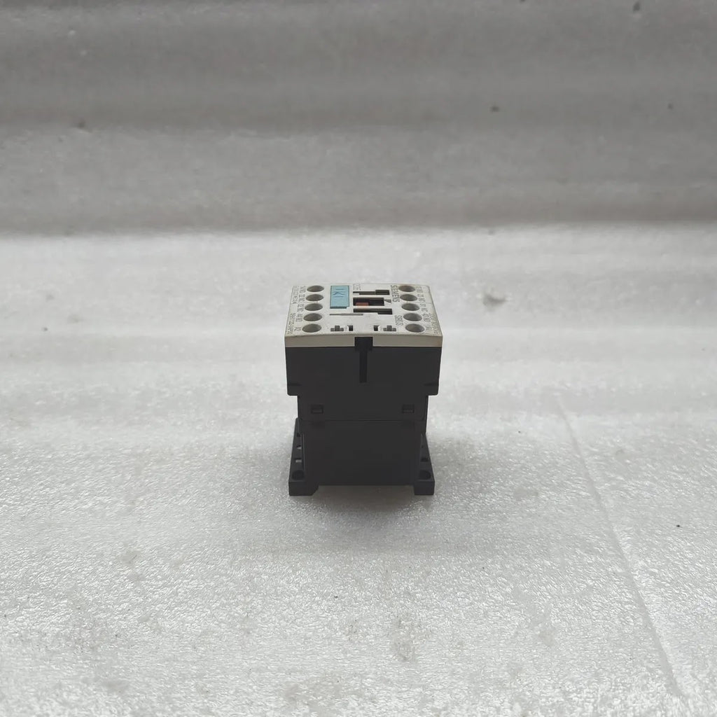 SIEMENS SIRIUS 3RH1122-1AP00 CONTACTOR RELAY 10A 690V 230V 50/60Hz 2NO 2NC