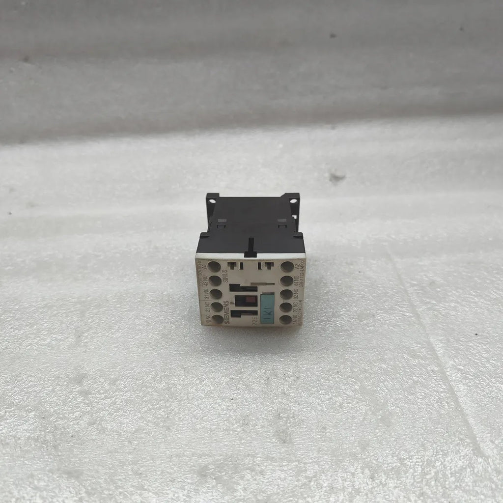 SIEMENS SIRIUS 3RH1122-1AP00 CONTACTOR RELAY 10A 690V 230V 50/60Hz 2NO 2NC