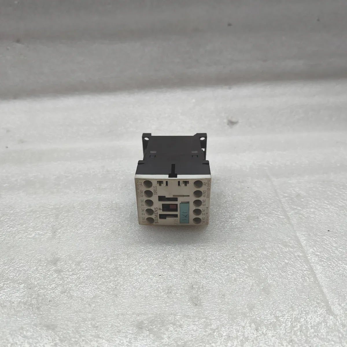 SIEMENS SIRIUS 3RH1122-1AP00 CONTACTOR RELAY 10A 690V 230V 50/60Hz 2NO 2NC