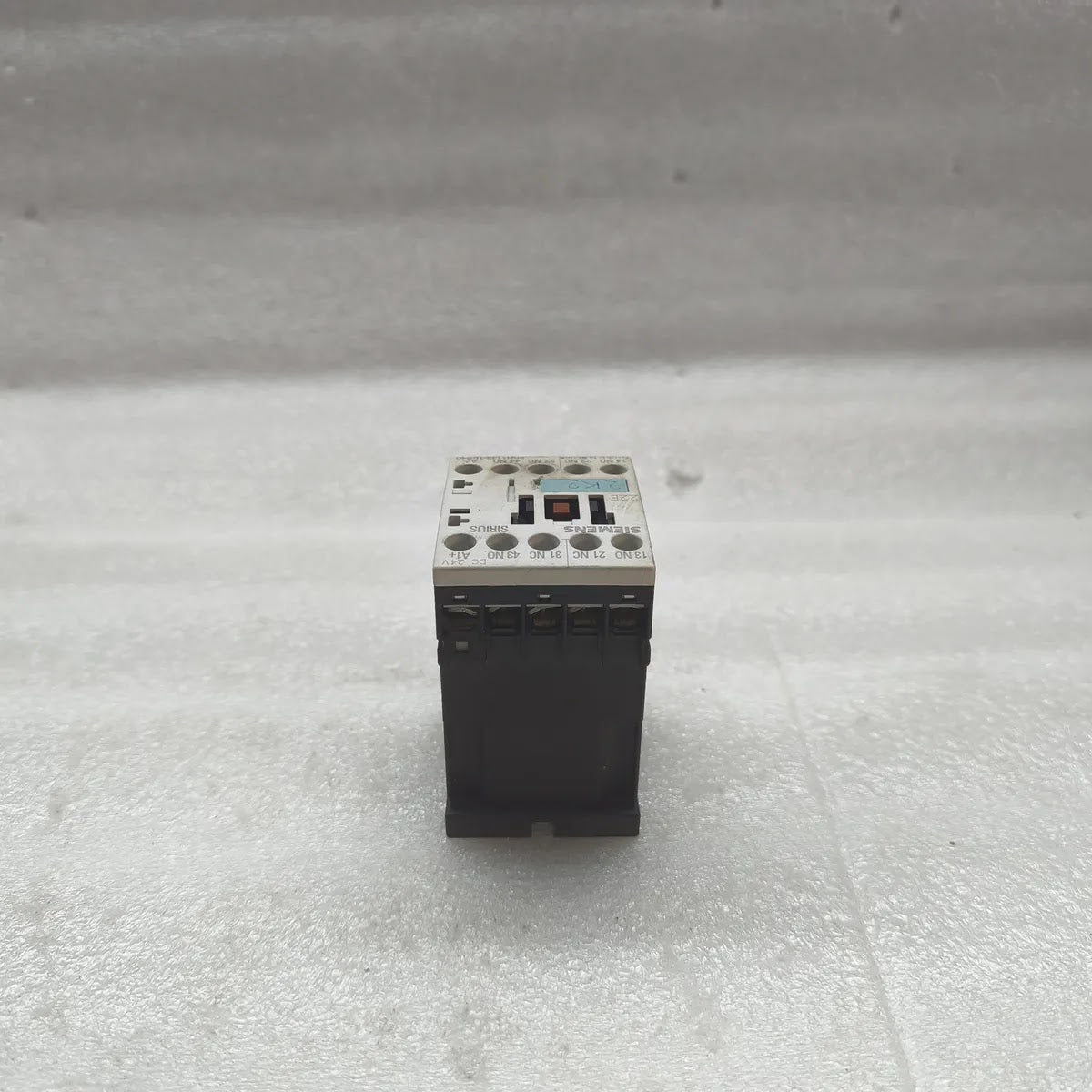 SIEMENS 3RH1122-1BB40 SIRIUS Control Relay 10A 600V AC DC 24V Coil 2NO 2NC