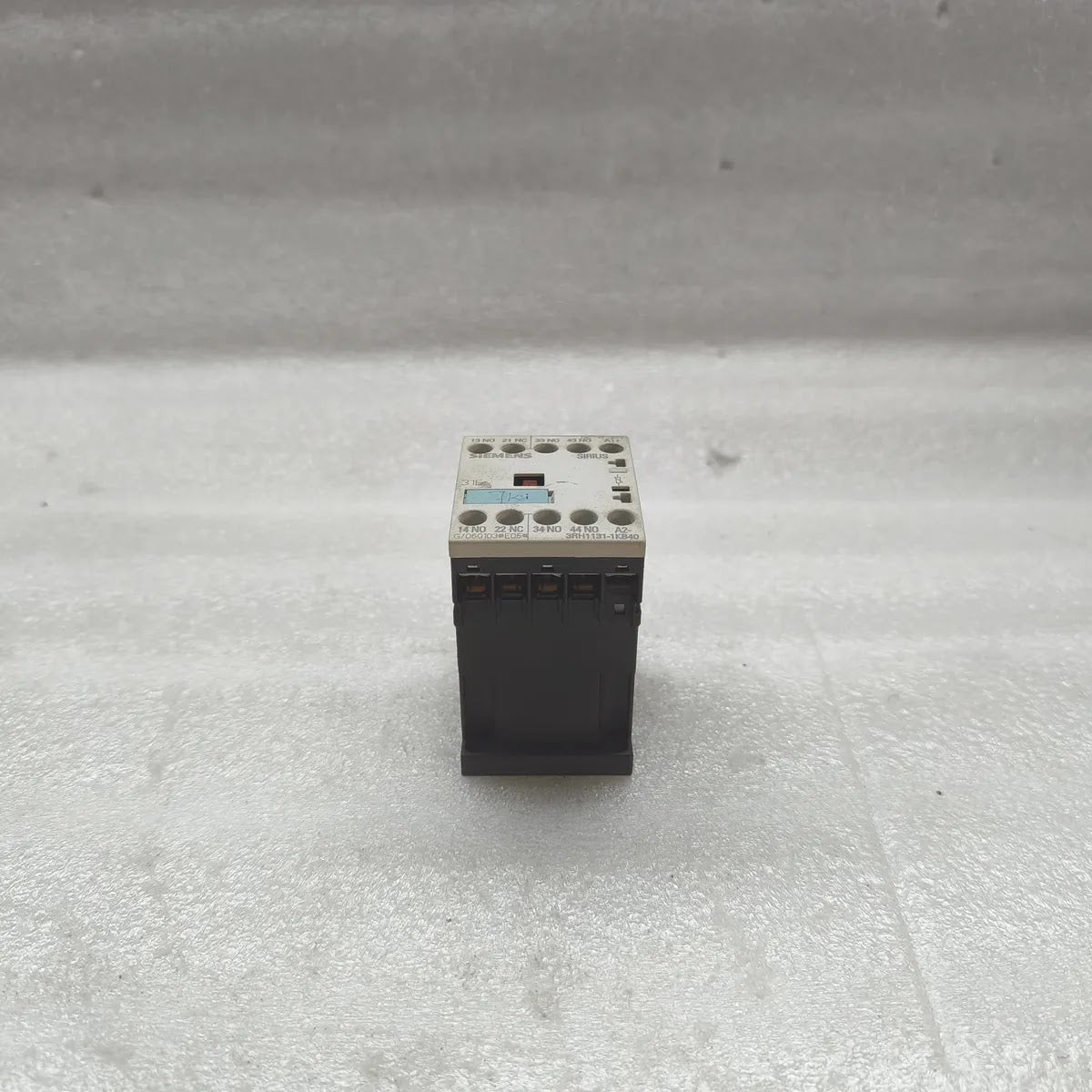SIEMENS 3RH1131-1KB40 SIRIUS Auxiliary Contactor 10A 600V AC DC 17-30V 3NO 1NC