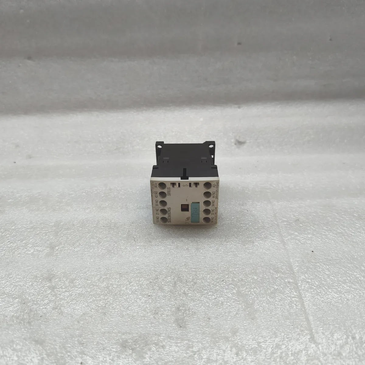 SIEMENS 3RH1131-1KB40 SIRIUS Auxiliary Contactor 10A 600V AC DC 17-30V 3NO 1NC