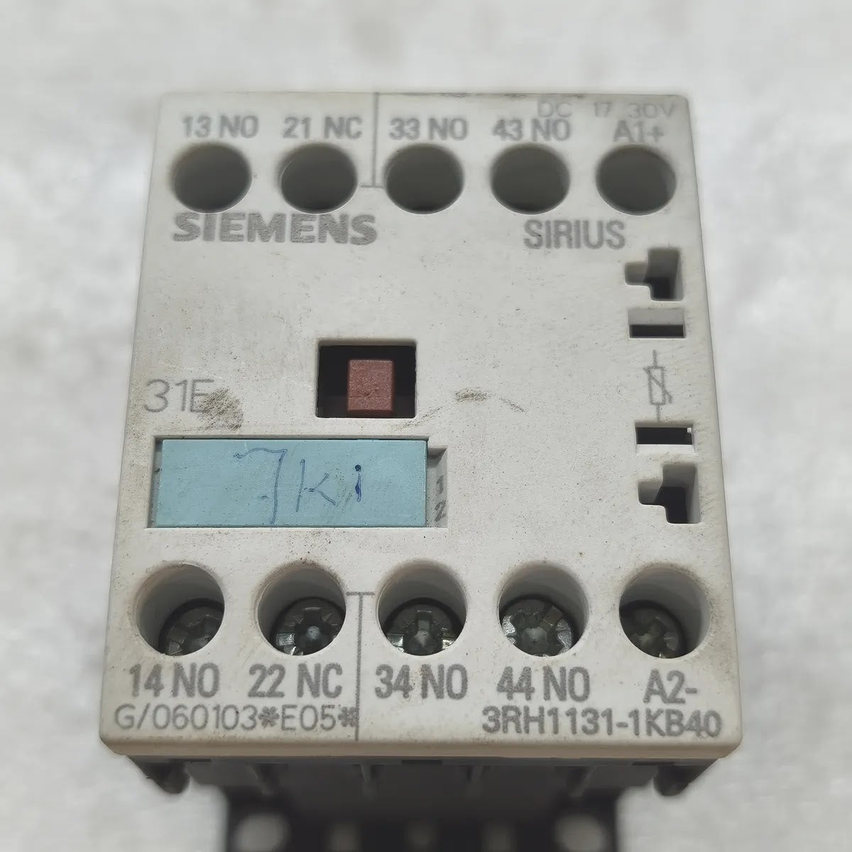 SIEMENS 3RH1131-1KB40 SIRIUS Auxiliary Contactor 10A 600V AC DC 17-30V 3NO 1NC