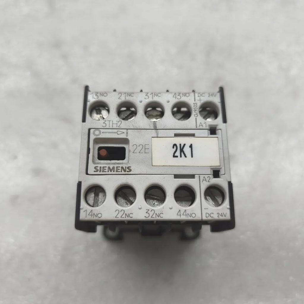 SIEMENS 3TH2022-0BB4 CONTACTOR RELAY 2NO+2NC DC 24V 10A IEC 947 VDE 0660