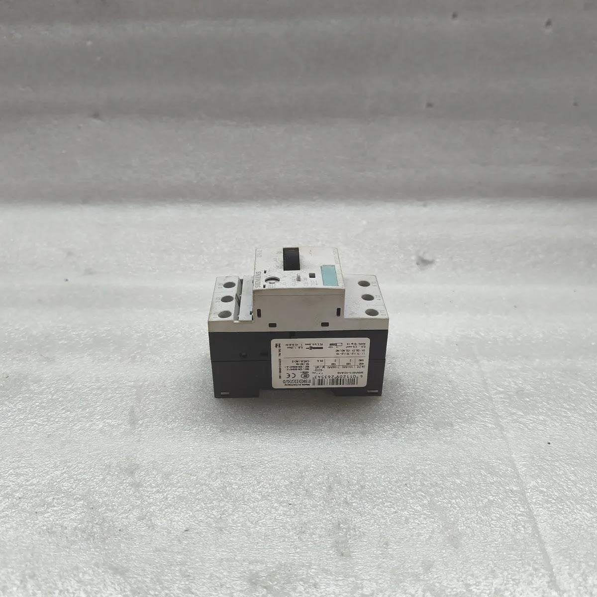 SIEMENS 3RV1011-1CA10 Motor Circuit Breaker 1.8-2.5A 690V 100kA 3-Pole SIRIUS