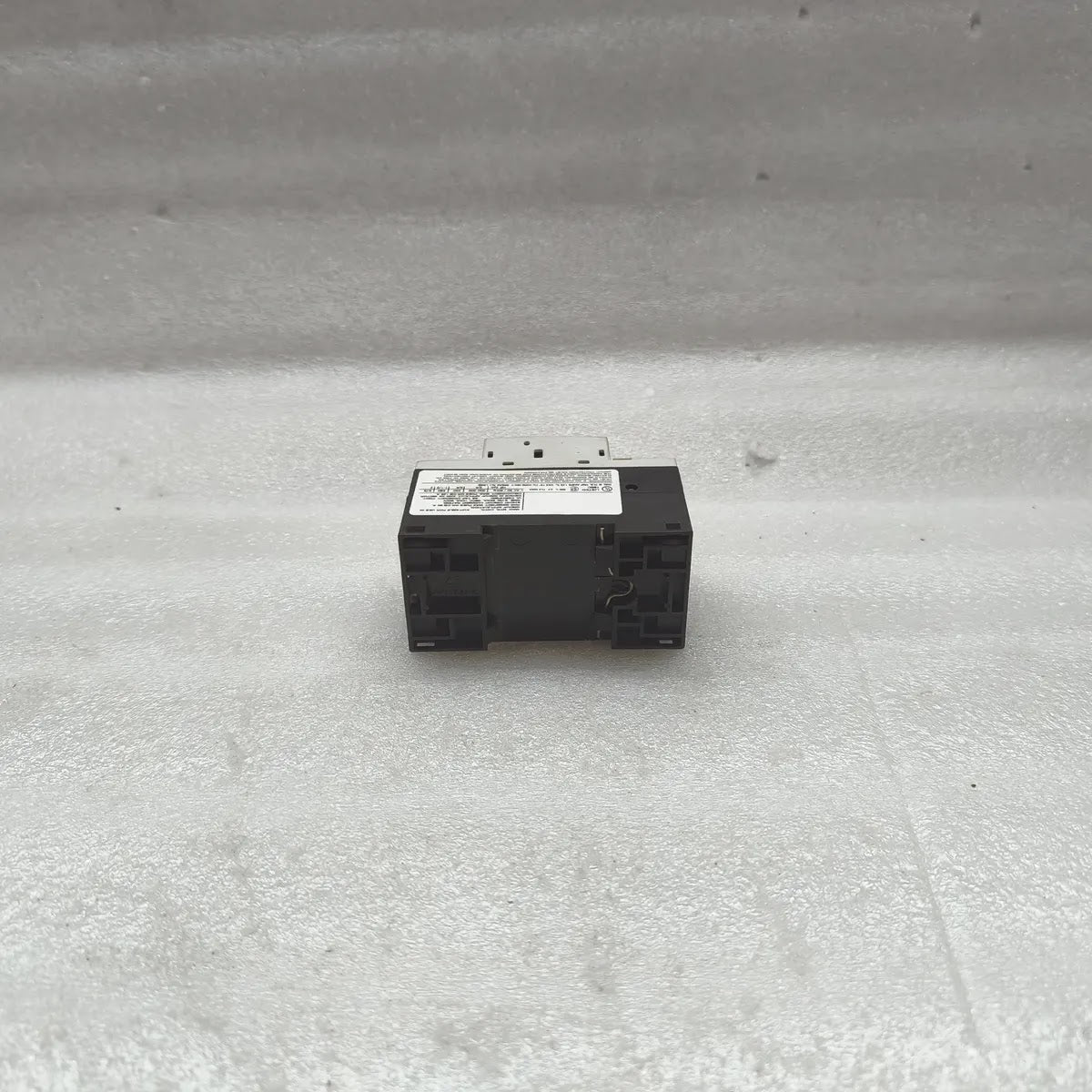 SIEMENS 3RV1011-1CA10 Motor Circuit Breaker 1.8-2.5A 690V 100kA 3-Pole SIRIUS