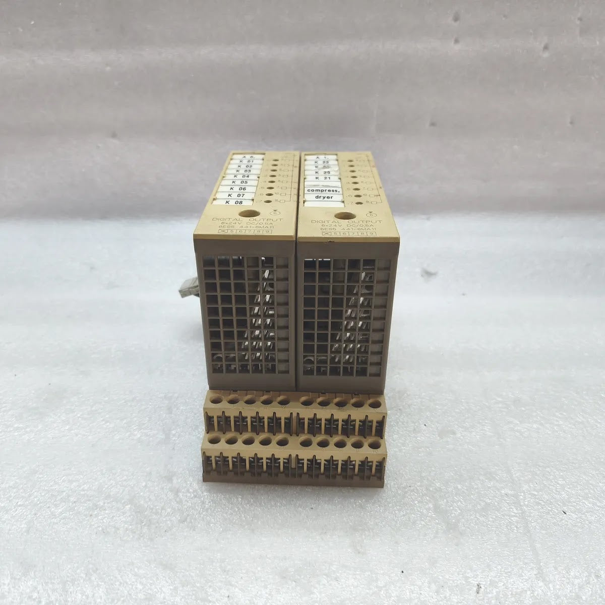 SIEMENS 6ES5 441-8MA11 SIMATIC S5 DIGITAL OUTPUT MODULE 8x24V DC/0.5A