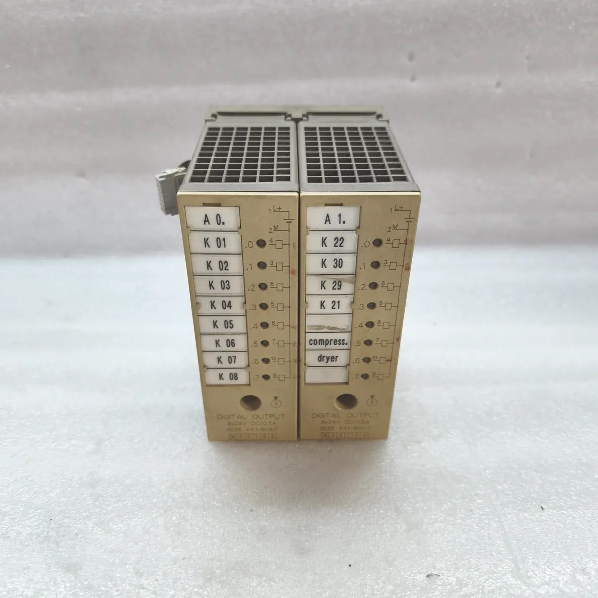 SIEMENS 6ES5 441-8MA11 SIMATIC S5 DIGITAL OUTPUT MODULE 8x24V DC/0.5A