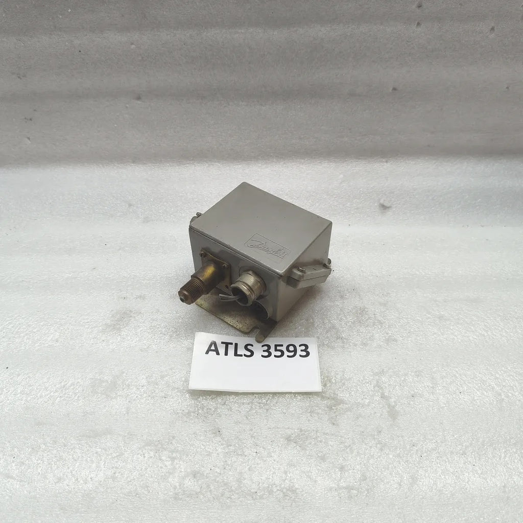 DANFOSS KPS 35 Pressure Switch AC 1 10A 440V DC 11 12W PB 12bar MWP 175psig