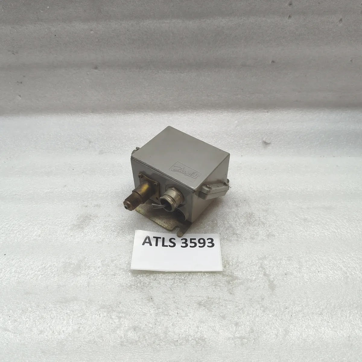 DANFOSS KPS 35 Pressure Switch AC 1 10A 440V DC 11 12W PB 12bar MWP 175psig