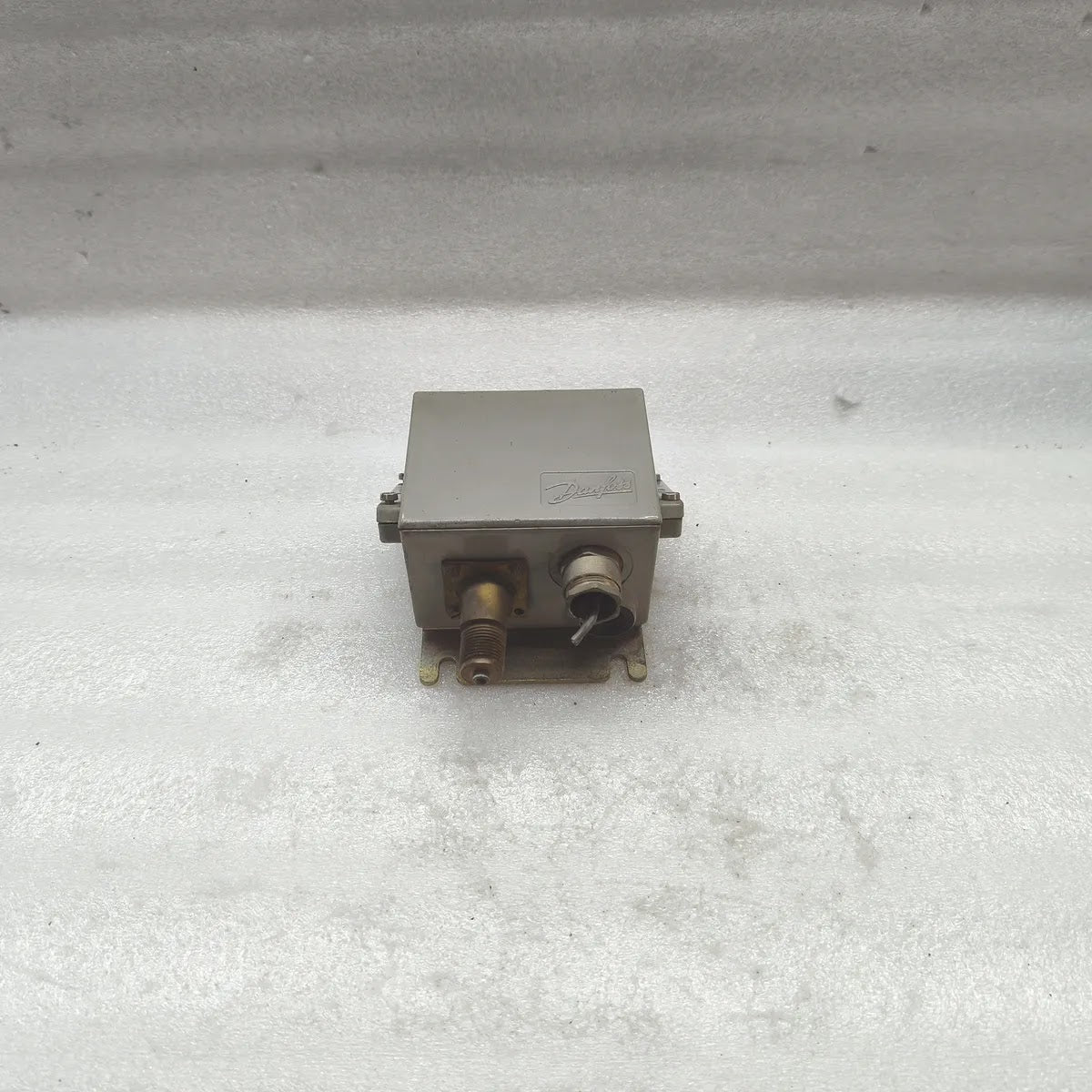 DANFOSS KPS 35 Pressure Switch AC 1 10A 440V DC 11 12W PB 12bar MWP 175psig