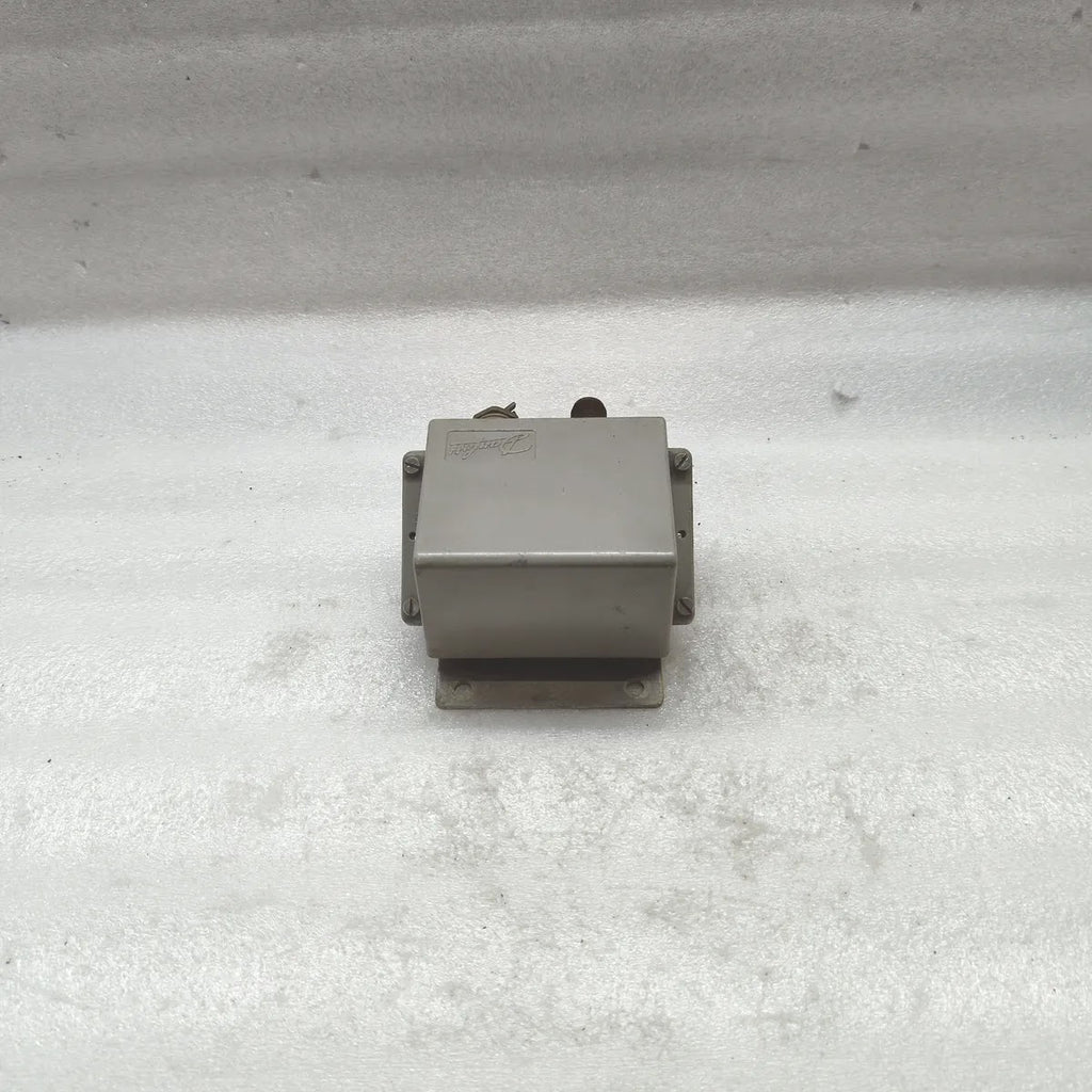 DANFOSS KPS 35 Pressure Switch AC 1 10A 440V DC 11 12W PB 12bar MWP 175psig