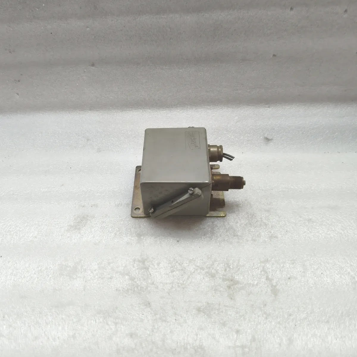 DANFOSS KPS 35 Pressure Switch AC 1 10A 440V DC 11 12W PB 12bar MWP 175psig