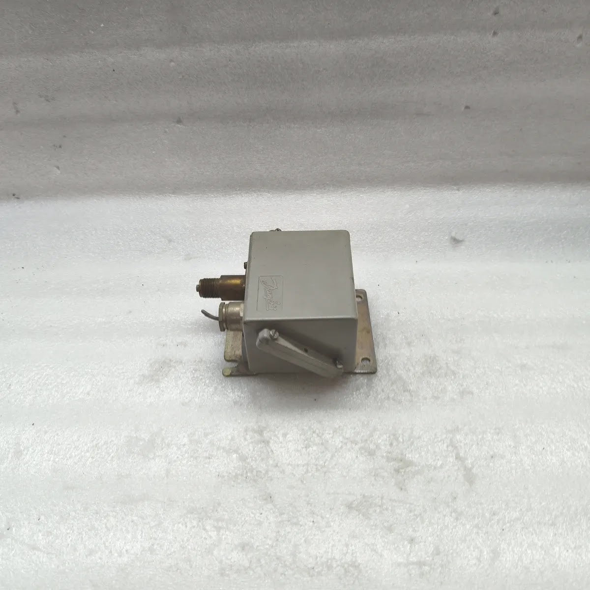 DANFOSS KPS 35 Pressure Switch AC 1 10A 440V DC 11 12W PB 12bar MWP 175psig