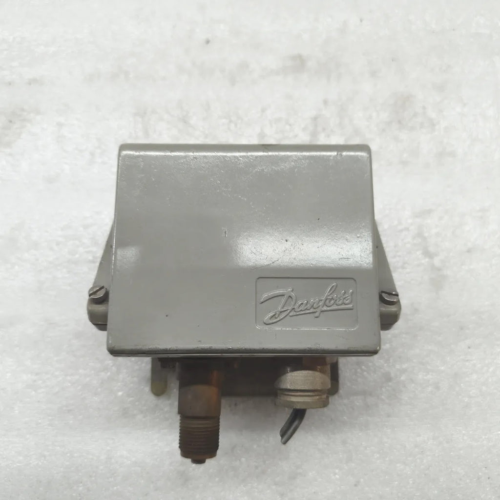DANFOSS KPS 35 Pressure Switch AC 1 10A 440V DC 11 12W PB 12bar MWP 175psig