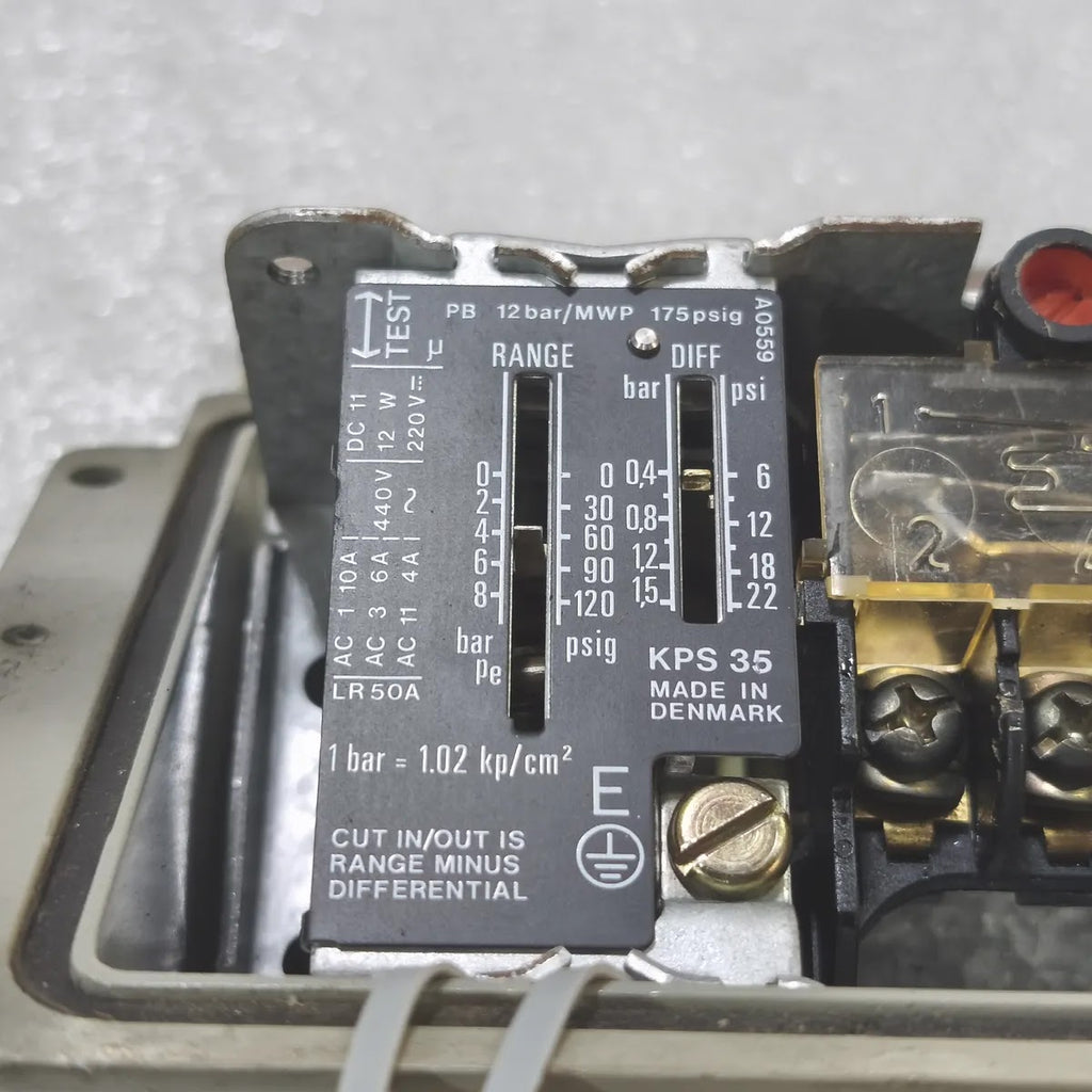 DANFOSS KPS 35 Pressure Switch AC 1 10A 440V DC 11 12W PB 12bar MWP 175psig