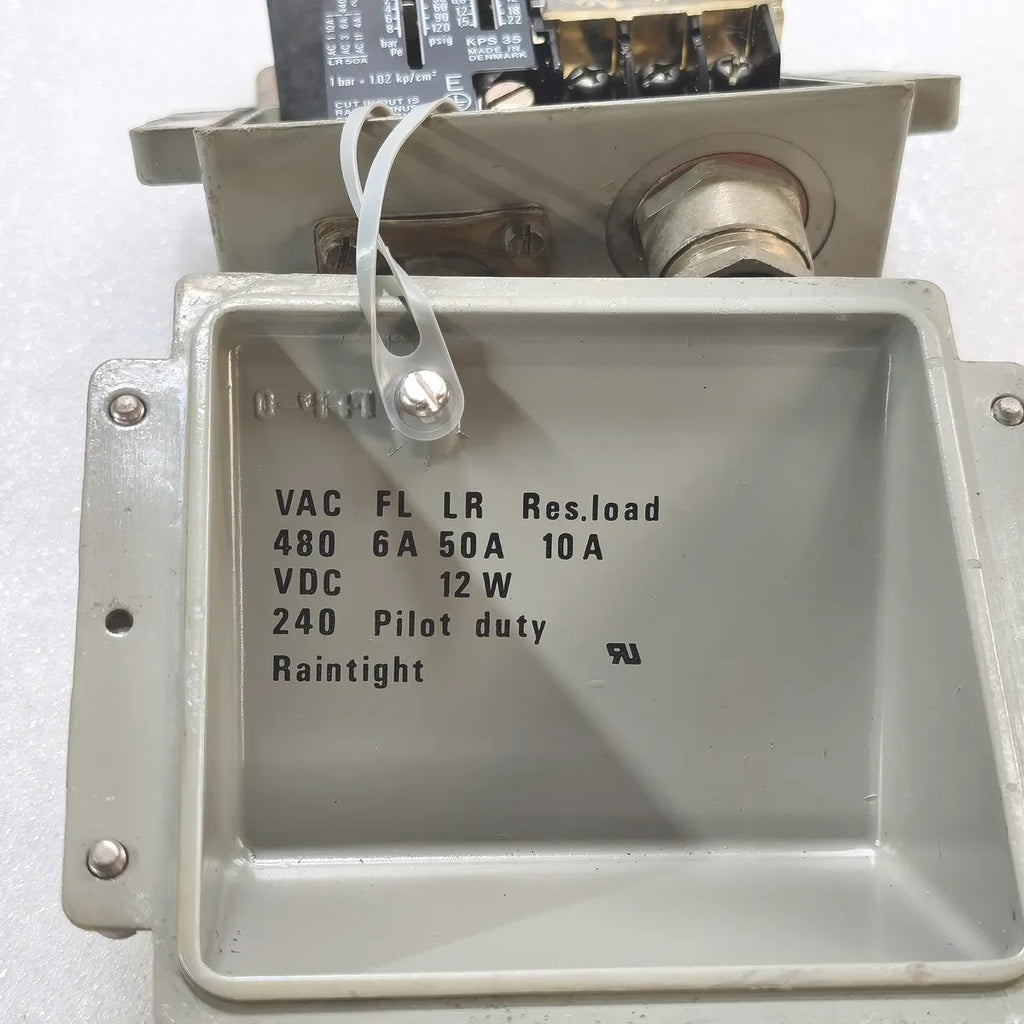 DANFOSS KPS 35 Pressure Switch AC 1 10A 440V DC 11 12W PB 12bar MWP 175psig