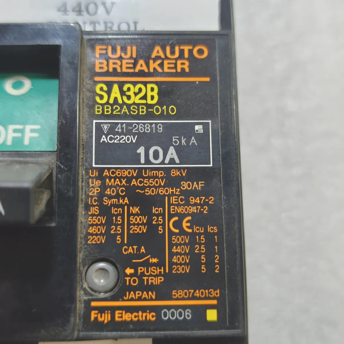 FUJI ELECTRIC SA32B BB2ASB-010 Auto Breaker 2P 10A AC220V 5kA with Auxiliary