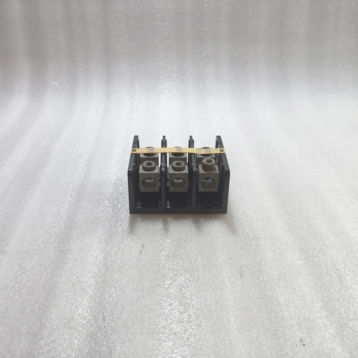 A BRADLEY 1492-PD3113 SER B Power Distribution Block 600V 310A.CU/250A.AL