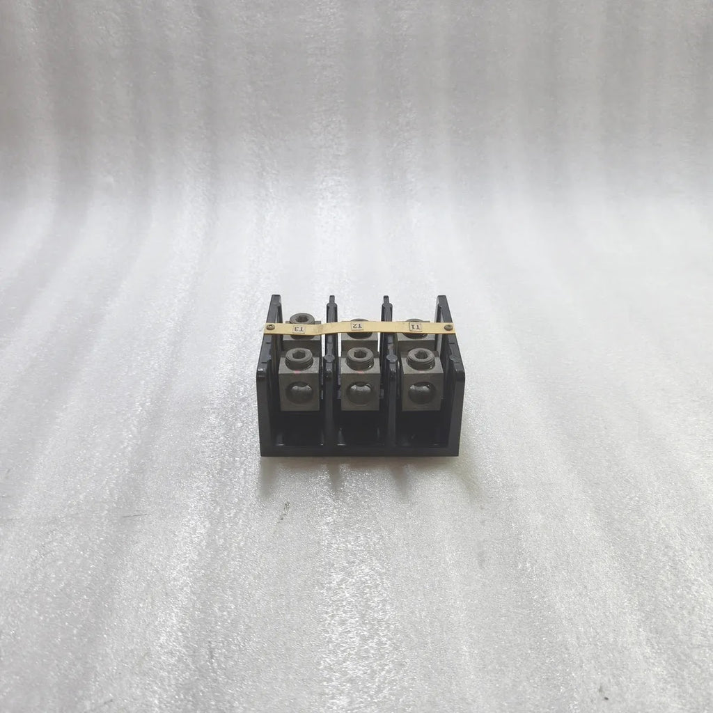 A BRADLEY 1492-PD3113 SER B Power Distribution Block 600V 310A.CU/250A.AL