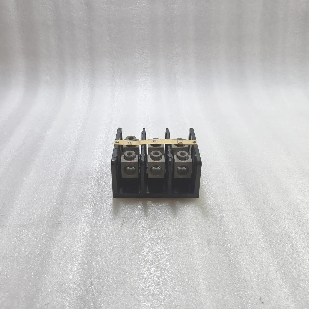 A BRADLEY 1492-PD3113 SER B Power Distribution Block 600V 310A.CU/250A.AL