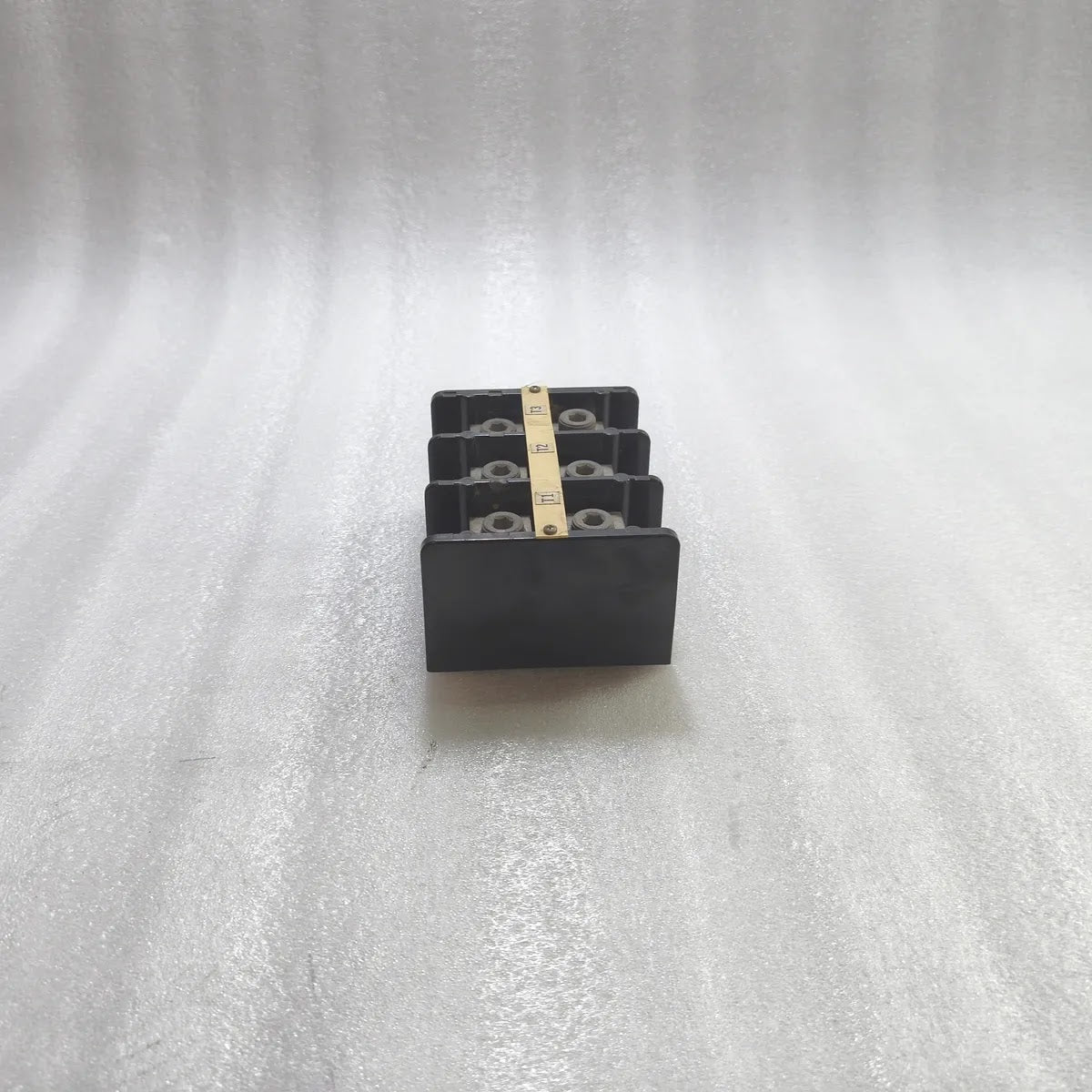 A BRADLEY 1492-PD3113 SER B Power Distribution Block 600V 310A.CU/250A.AL