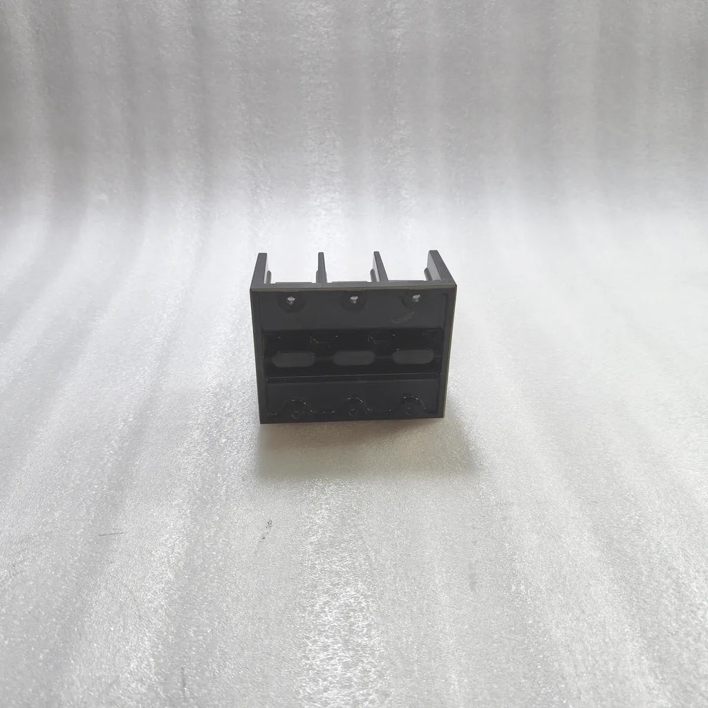 A BRADLEY 1492-PD3113 SER B Power Distribution Block 600V 310A.CU/250A.AL