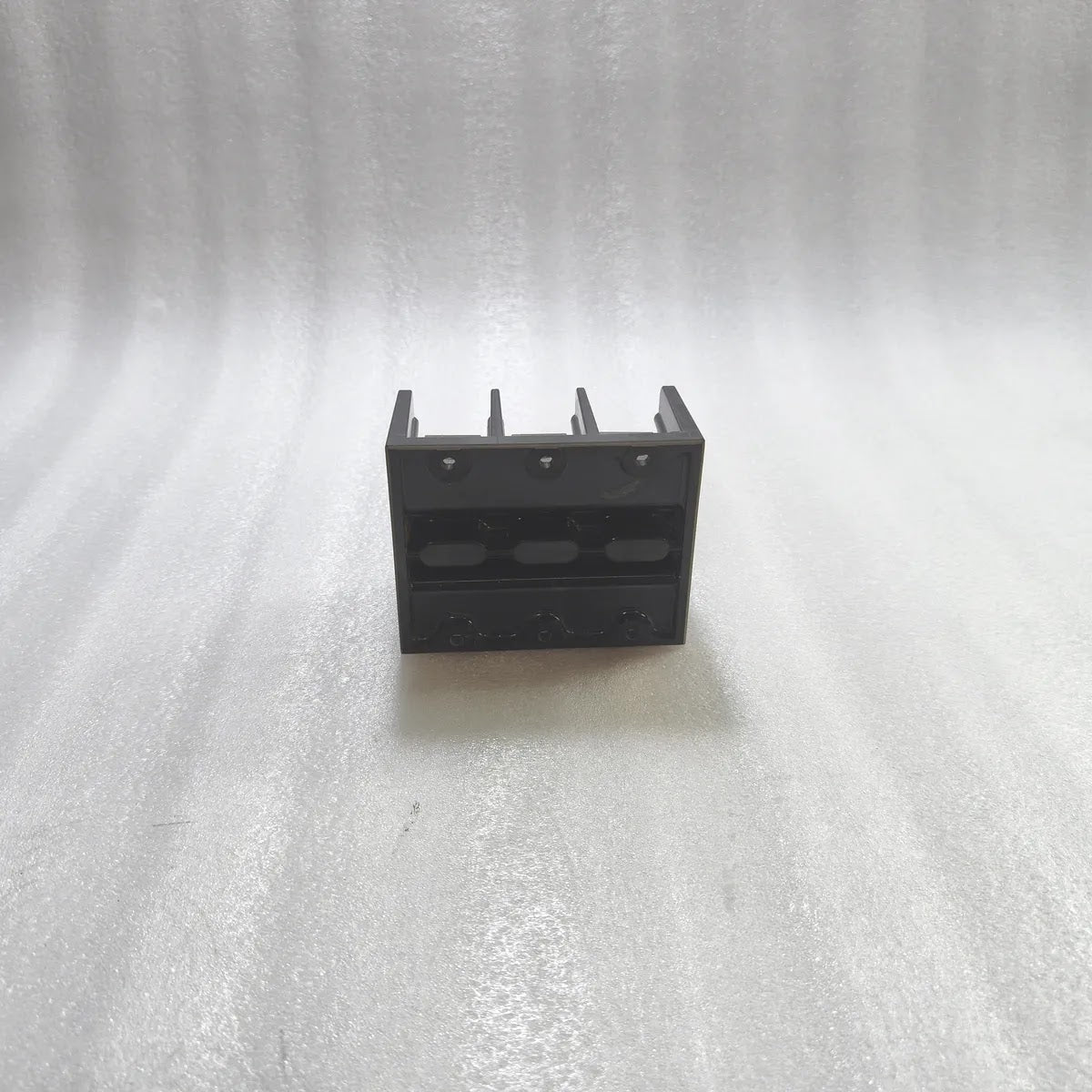 A BRADLEY 1492-PD3113 SER B Power Distribution Block 600V 310A.CU/250A.AL