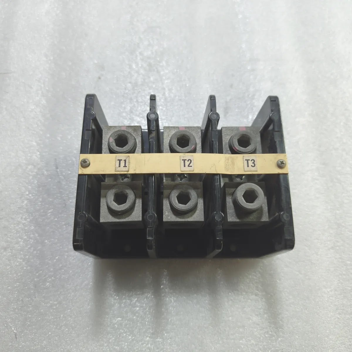 A BRADLEY 1492-PD3113 SER B Power Distribution Block 600V 310A.CU/250A.AL