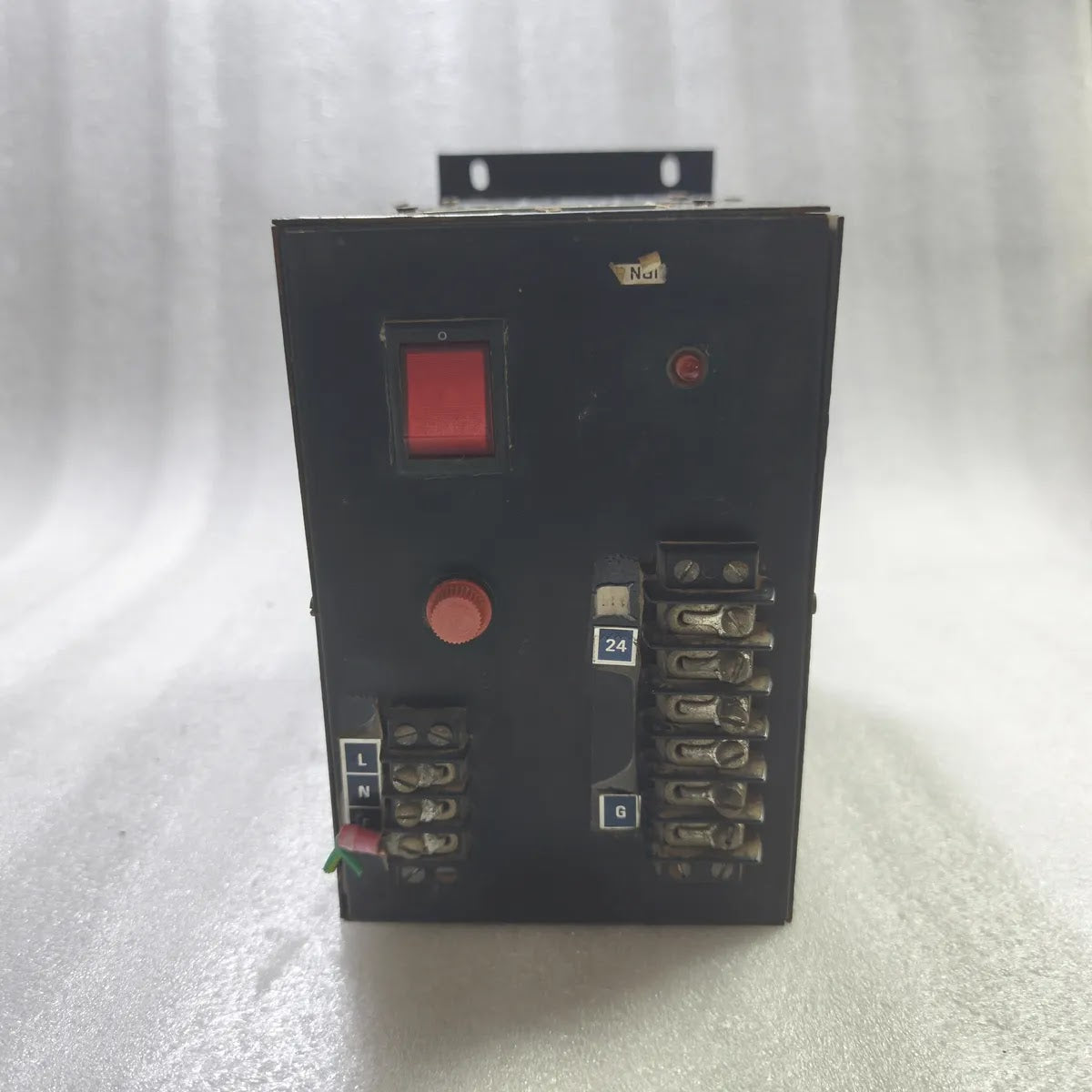 NHP ELECTRONICS SMPS SWITCHED MODE POWER SUPPLY 230V AC INPUT 24V DC 20A OUTPUT