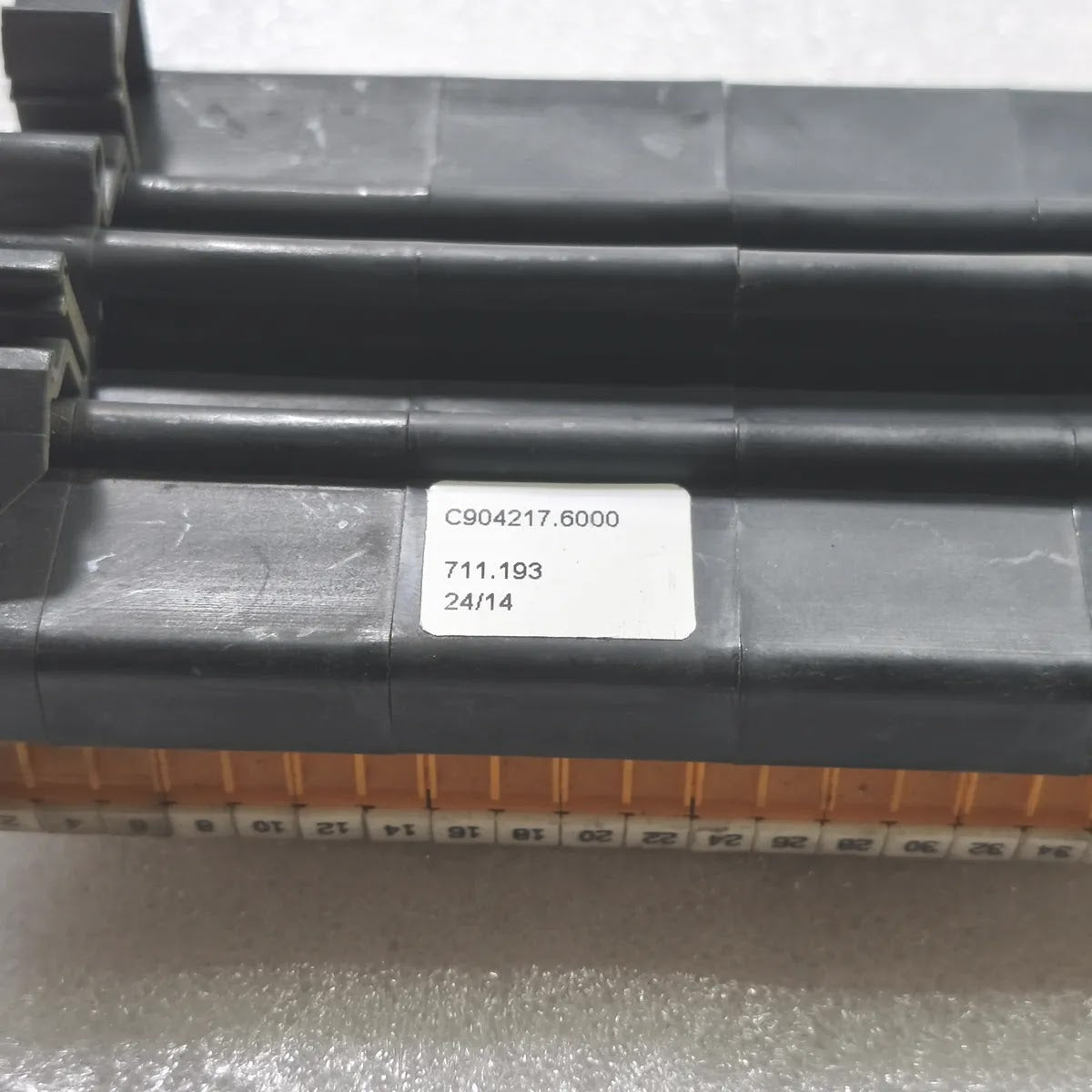 C904217.6000 711.193 24/14 TERMINAL BLOCK MODULE DIODE BOARD DIN RAIL