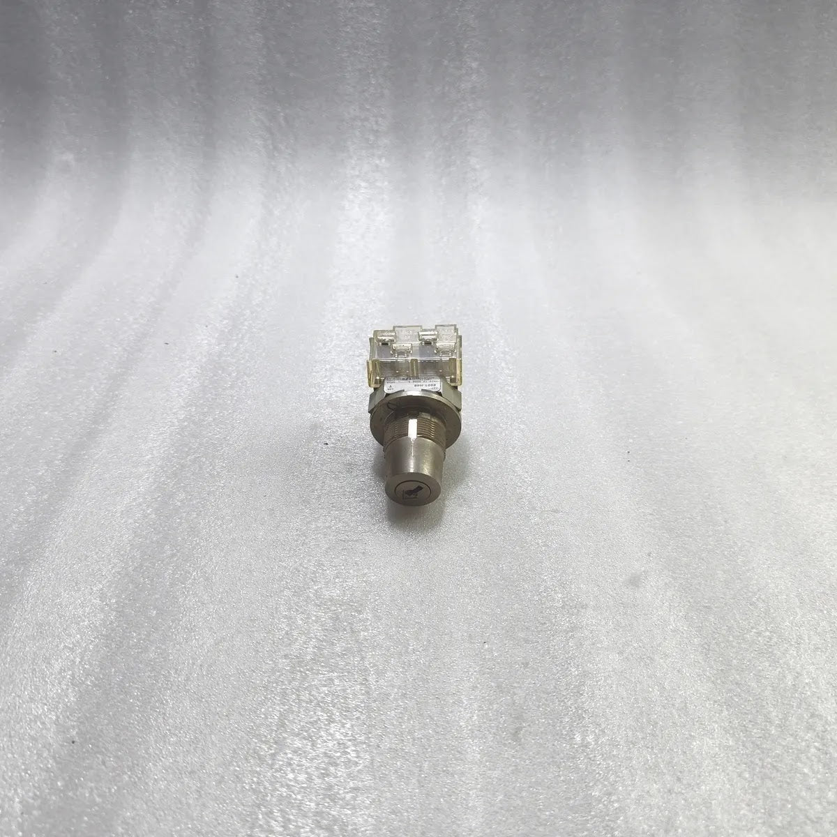 A BRADLEY 800T-H48 KEY SELECT SWITCH SER T NEMA TYPE 4,13 TZ9 WITHOUT KEY