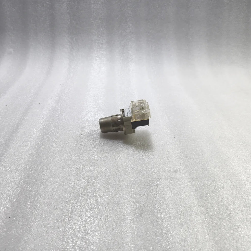 A BRADLEY 800T-H48 KEY SELECT SWITCH SER T NEMA TYPE 4,13 TZ9 WITHOUT KEY