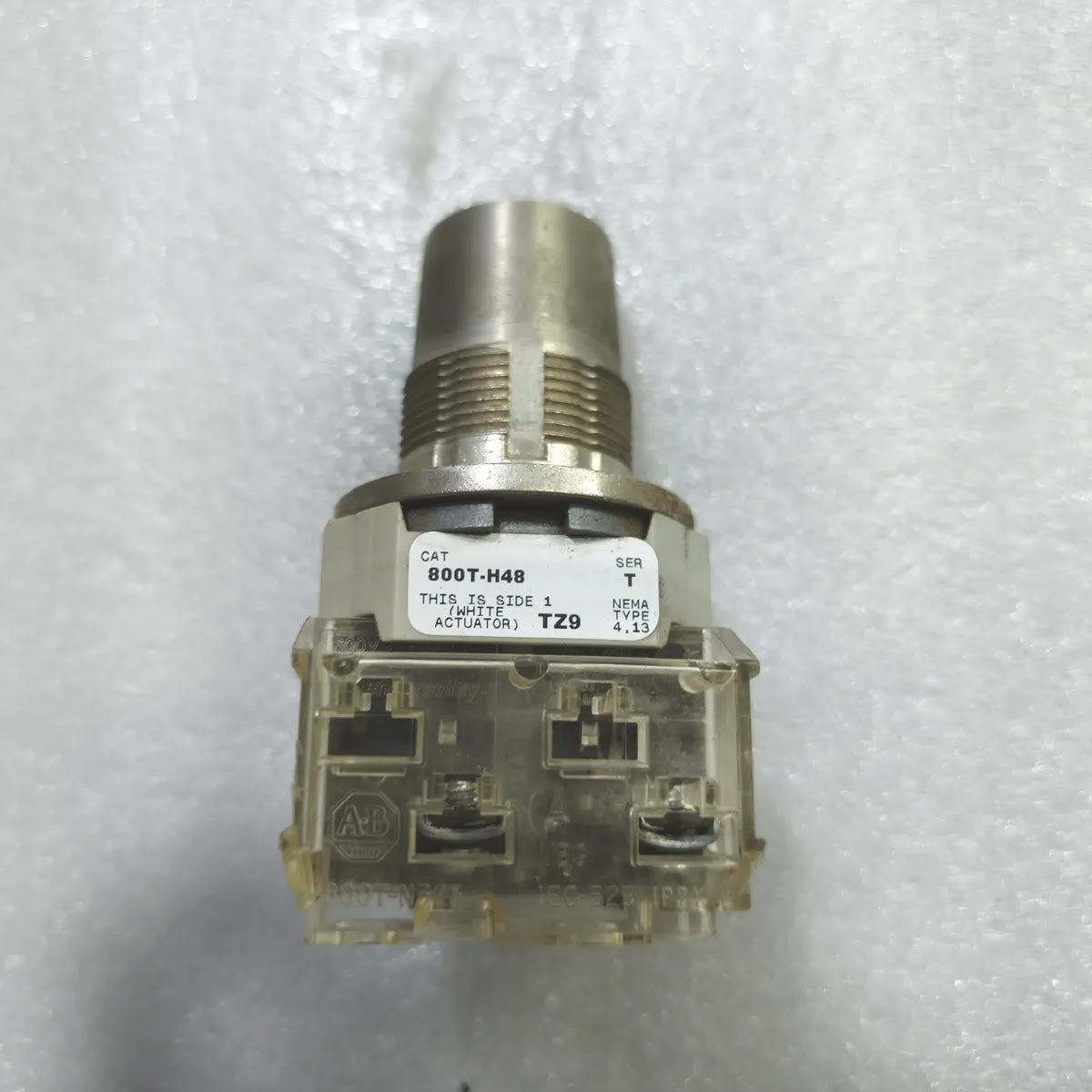 A BRADLEY 800T-H48 KEY SELECT SWITCH SER T NEMA TYPE 4,13 TZ9 WITHOUT KEY