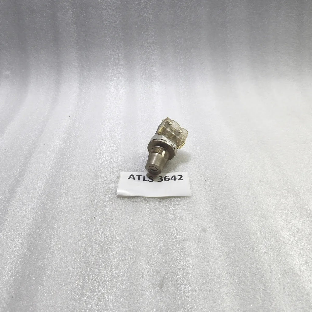 A BRADLEY 800T-H48 KEY SELECT SWITCH SER T NEMA TYPE 4,13 TZ9 WITHOUT KEY