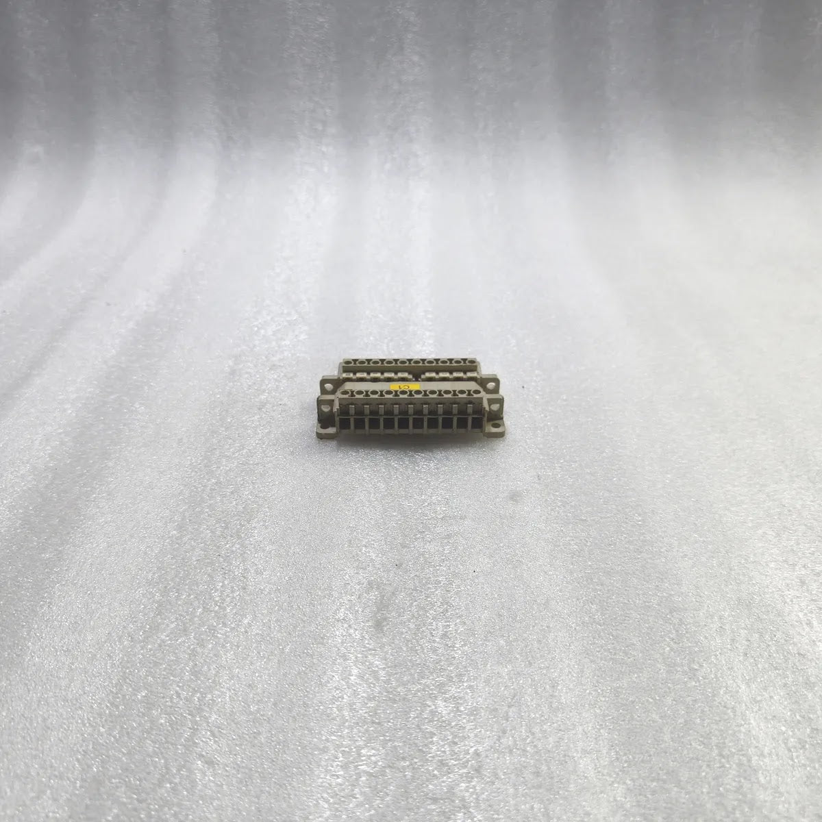 20-POLE RECTANGULAR HEAVY-DUTY CONNECTOR FEMALE INSERT 2×10 NUMBERED CONTACTS